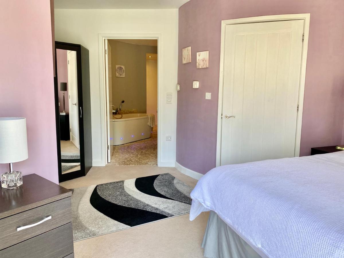 One Of The Best Properties In Lyme! Breathtaking Views Across The Whole Bay. 3 Stories With 2 Tier Veranda Around The Property. Sleeps 6 ライム・レジス エクステリア 写真