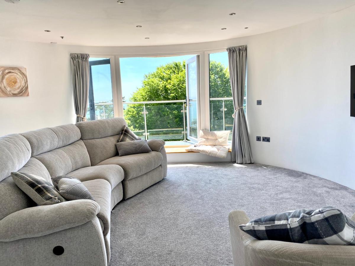 One Of The Best Properties In Lyme! Breathtaking Views Across The Whole Bay. 3 Stories With 2 Tier Veranda Around The Property. Sleeps 6 ライム・レジス エクステリア 写真