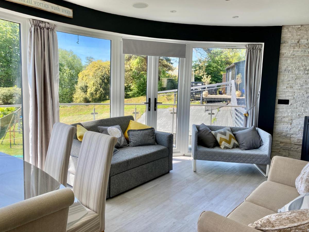 One Of The Best Properties In Lyme! Breathtaking Views Across The Whole Bay. 3 Stories With 2 Tier Veranda Around The Property. Sleeps 6 ライム・レジス エクステリア 写真