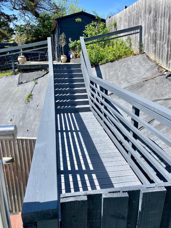 One Of The Best Properties In Lyme! Breathtaking Views Across The Whole Bay. 3 Stories With 2 Tier Veranda Around The Property. Sleeps 6 ライム・レジス エクステリア 写真