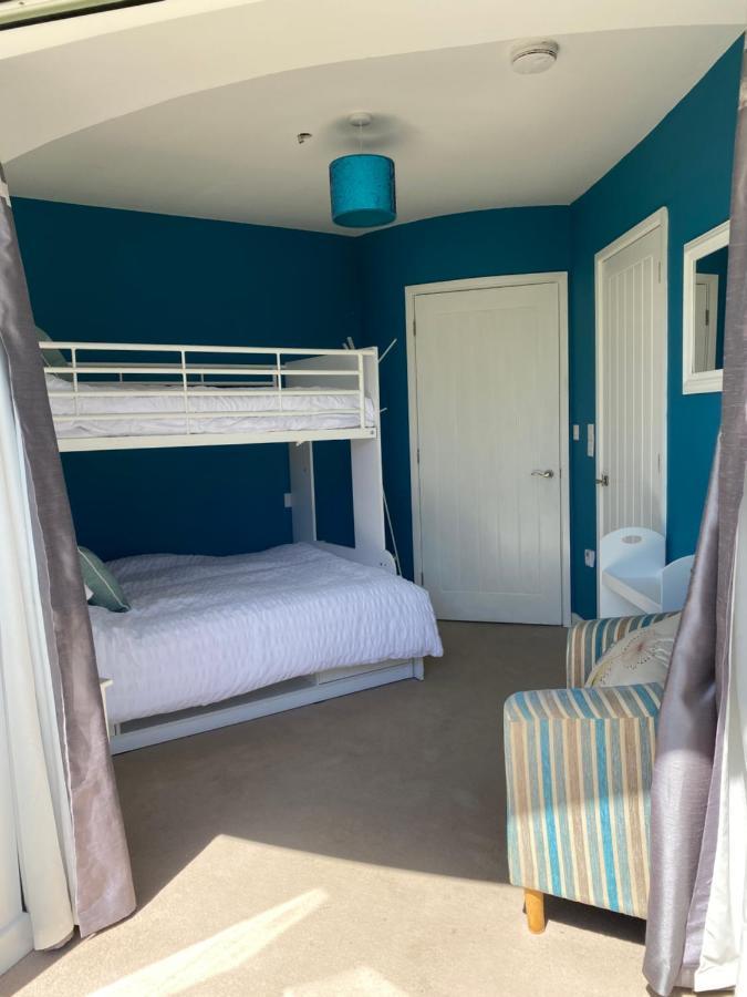 One Of The Best Properties In Lyme! Breathtaking Views Across The Whole Bay. 3 Stories With 2 Tier Veranda Around The Property. Sleeps 6 ライム・レジス エクステリア 写真